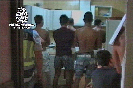 Разбиха група от мъжки проститутки в Испания