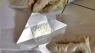 Младеж от Казанлък глътна 11 пакетчета хероин 