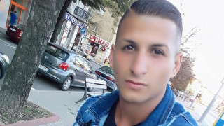 Починалият на ринга в Албания български боксьор Борис Станчов се