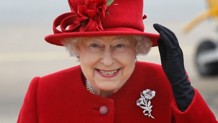 Британската кралица често се повява с ярки тоалети, мака да