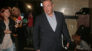 Съдът не даде ход на делото срещу бившия областен управител