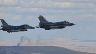 Турция връща принудително пенсионирани пилоти на военна служба поради недостиг
