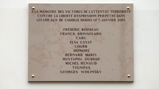 Франция почита паметта на жертвите на терора в "Шарли Ебдо"