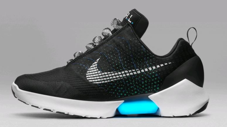 Nike пуска през ноември моделът маратонки, които се завръзват сами (ВИДЕО)