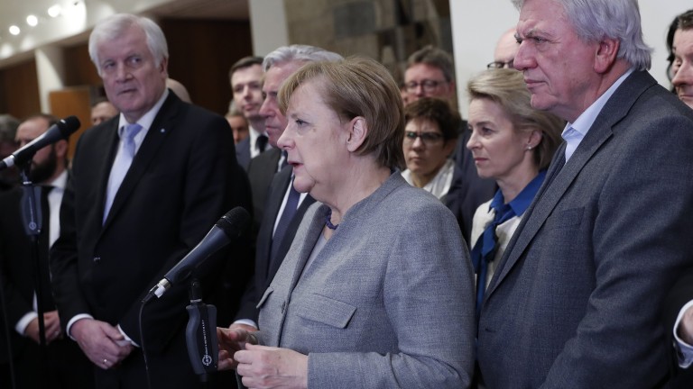 Еврото пада заради неуспеха на Меркел да състави правителство