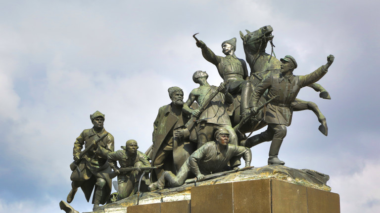 „Специалната военна операция“ в Украйна помита… съветските паметници в Латвия