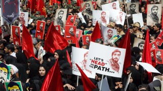 Върховният лидер на Иран и хиляди други присъстваха на държавно