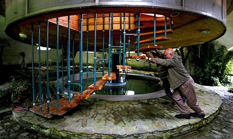 The Mechanical Hobbit House, Чехия