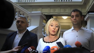 Манолова: Срещнах се със Слави по негова покана, убеждаваше ни да подкрепим мандата
