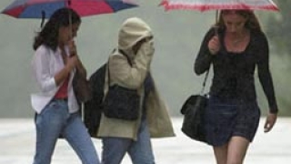 Дъждове и гръмотевици през почивните дни