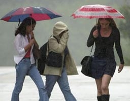 Дъждове и гръмотевици през почивните дни