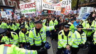 Хиляди студенти на "бунт" в Лондон