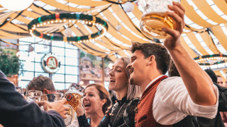 Защо Мюнхен - родният град на Октоберфест, отваря заведение за безалкохолна бира