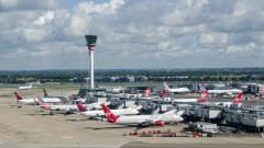 Лондонското летище "Хийтроу" повиши прогнозата си за броя на пътниците, но не очаква печалба
