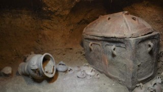 Археолозите на о в Крит са открили непокътната гробница от минойската