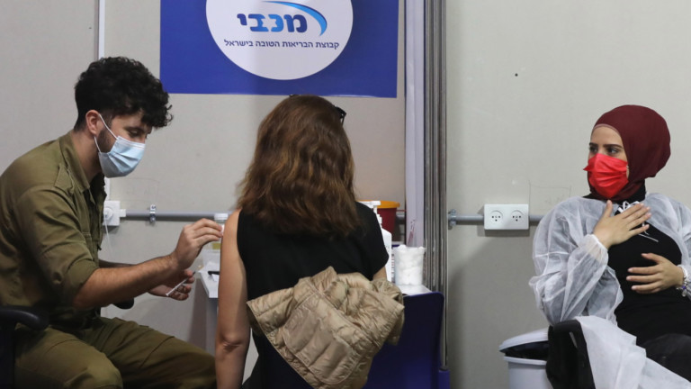 Израел разшири своята кампания за ваксинация срещу COVID-19 в неделя,