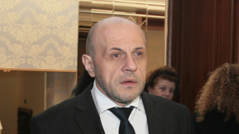Достатъчно е обществено съмнение за спиране на обществени поръчки, обяви Томислав Дончев