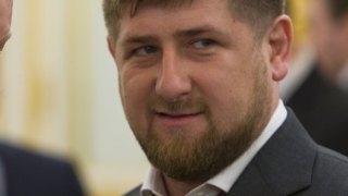 Руската държавна телевизия показва как чеченският лидер Рамзан Кадиров инспектира
