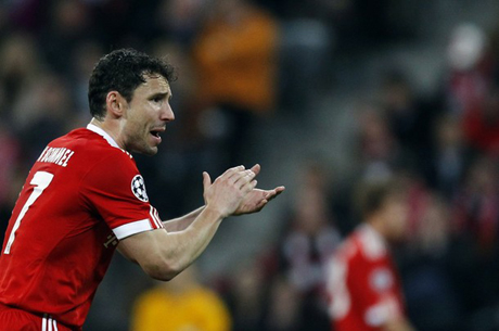 Ван Бомел няма да напуска Байерн