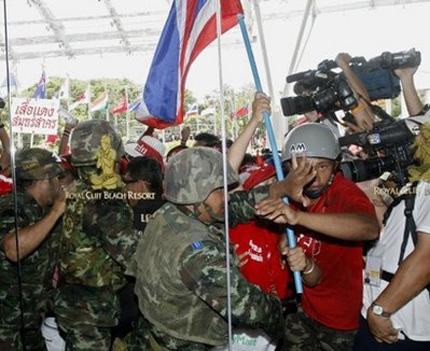 Войници разпръснаха протестиращите в Тайланд