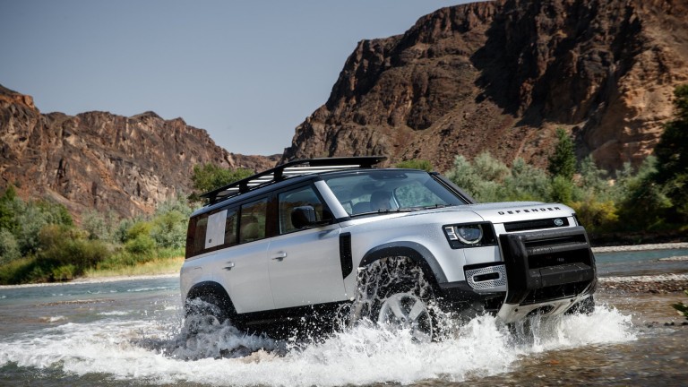 Новият Land Rover Defender ще се управлява с дистанционно