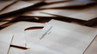 Френският президент центрист Еманюел Макрон и неговият крайнодесен опонент Марин