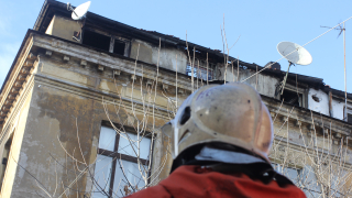 Пожар в жилище във Варна отне живота на двама души