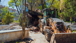 Столична община продължава акцията си за премахване на незаконни обекти