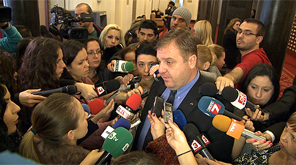 Решението за натовски център да мине през парламента, настояват депутати