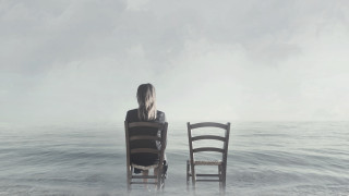 Понякога любовта си отива И е просто неизбежно Колкото и