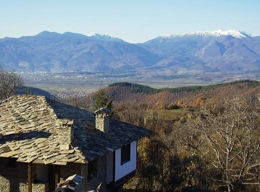 Удоволствието да вървиш встрани от утъпкания път