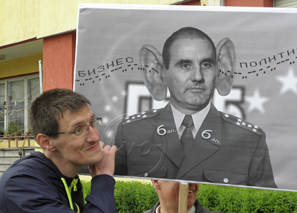 „Цецо, иди си, Флоров вземи си”, скандира протест пред МВР