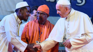 Папа Франциск се срещна с група бежанци мюсюлмани рохинги в