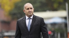Радев посрещна унгарския президент с личния си автомобил в Смолян
