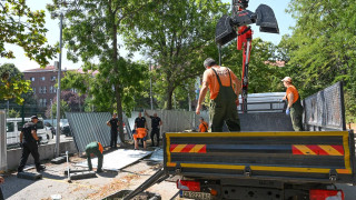 Терзиев запорира сметките и колите на "Капитолия", докато премахва автокъщата насила