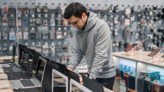 Под компютър все по често се разбира лаптоп но основните периферни