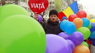 Протести срещу абортите заляха Букурещ и останалите областни градове в