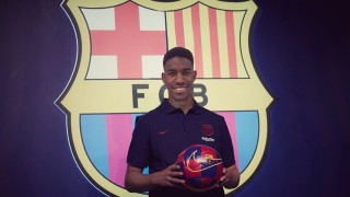 Левият бек Жуниор Фирпо официално е играч на Барселона Договорът
