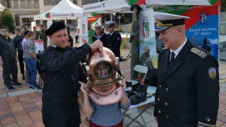 Бойният ни флот досега е унищожил четири плаващи мини от типа "морска котвена"