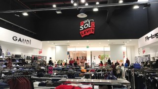 Американската марка дънки Levi Strauss съкращава 700 работни места или