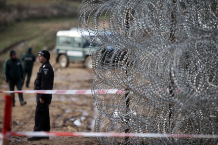 Четирима сирийци задържани на границата с Турция