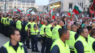 Трима полицаи са ранени при вчерашния протест в София