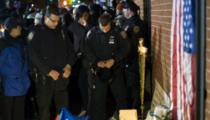 В Ню Йорк почетоха паметта на убития полицай Рафаел Рамос