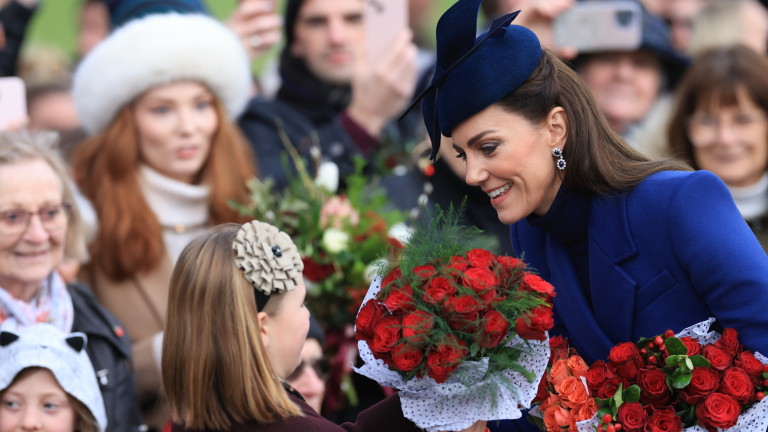 Kate Middleton et ce que signifie sa tenue de Noël bleu royal