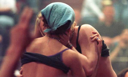 Българка и ливанка осъдени на месец затвор в Дубай за "непристойно поведение"