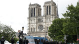 Парижката полиция стреля по нападател пред "Нотр Дам"
