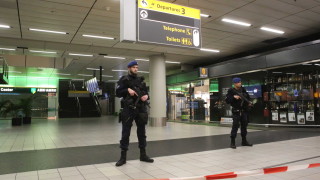 Бомбена заплаха затвори за кратко зала за заминаване на холандското