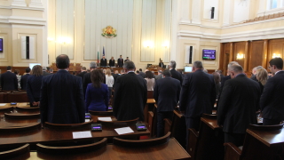 Депутатите се смълчаха за минута в памет на клането в Батак