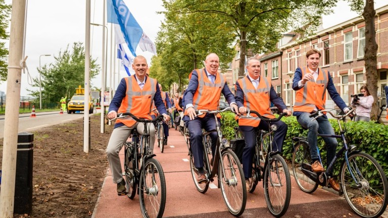 В Холандия откриха първата в света велоалея, създадена от рециклирани