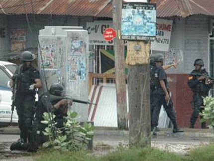 Полицията в Ямайка щурмува убежище на наркобарон